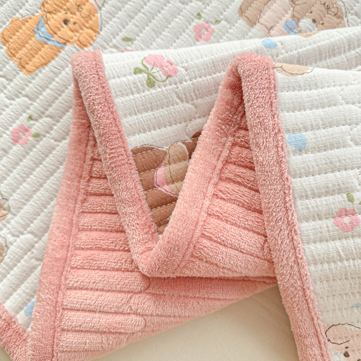 91家纺网 家纺一手货源 找家纺 恒尚居 2026新款A双层纱B牛奶绒床盖双面两用夹棉床单学生床垫床褥子 欢乐狗【A双层纱-B牛奶绒】