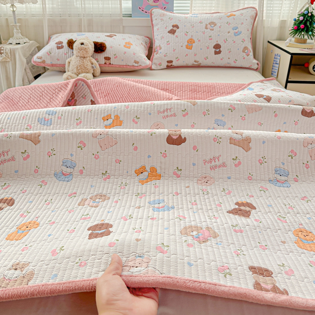 91家纺网 家纺一手货源 找家纺 恒尚居 2026新款A双层纱B牛奶绒床盖双面两用夹棉床单学生床垫床褥子 欢乐狗【A双层纱-B牛奶绒】