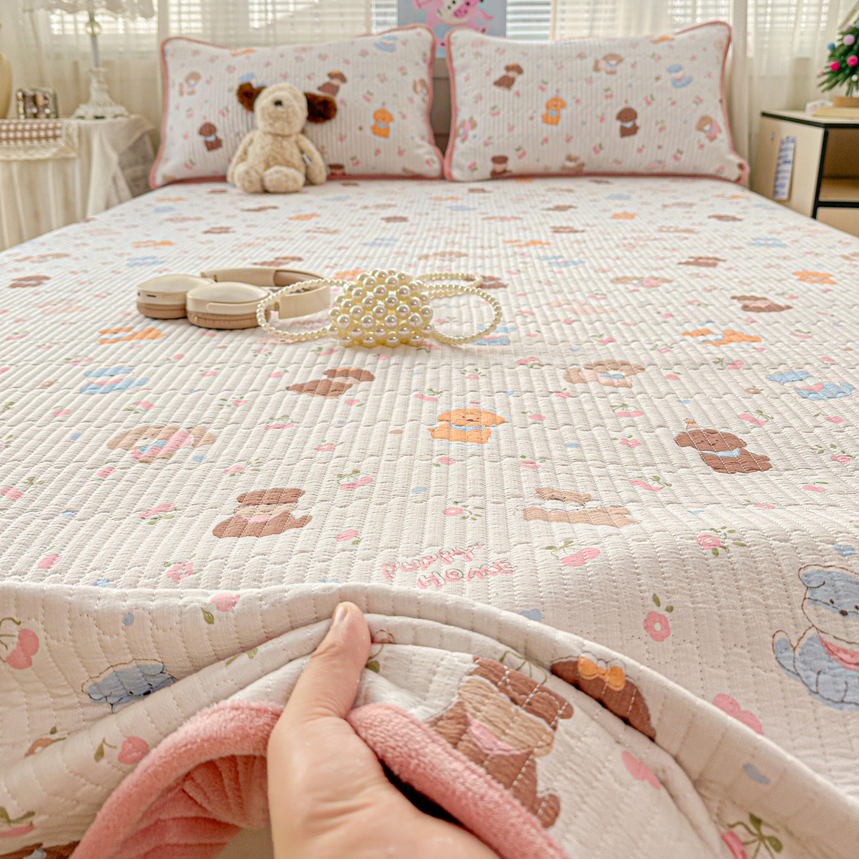 91家纺网 家纺一手货源 找家纺 恒尚居 2026新款A双层纱B牛奶绒床盖双面两用夹棉床单学生床垫床褥子 欢乐狗【A双层纱-B牛奶绒】