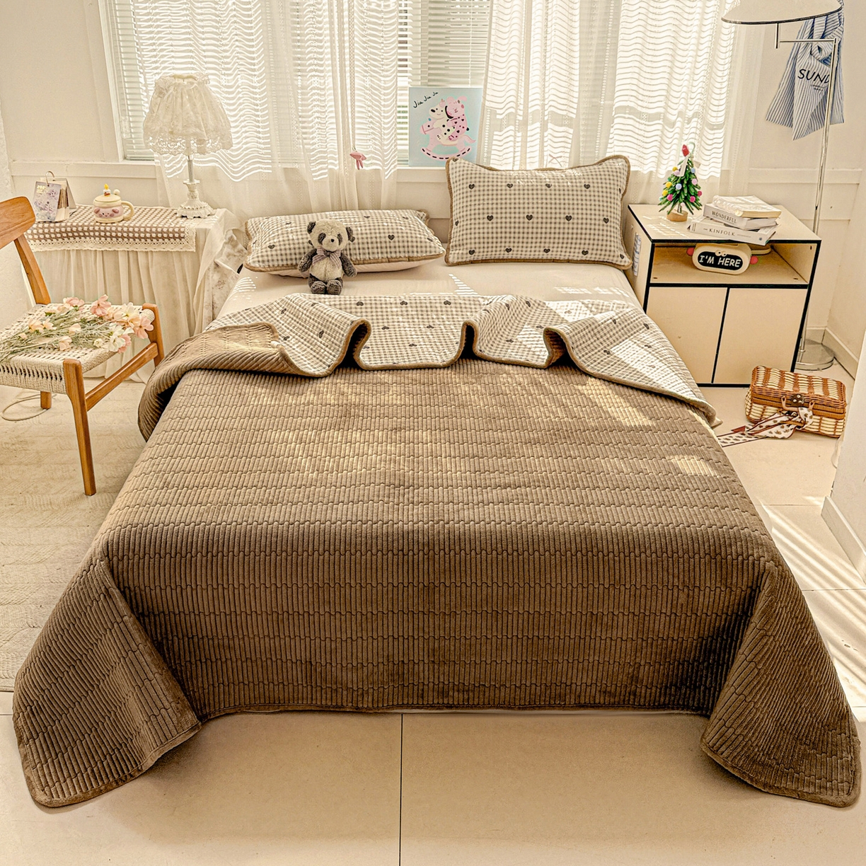 91家纺网 家纺一手货源 找家纺 恒尚居 2026新款A双层纱B牛奶绒床盖双面两用夹棉床单学生床垫床褥子 焦糖爱心【A双层纱-B牛奶绒】