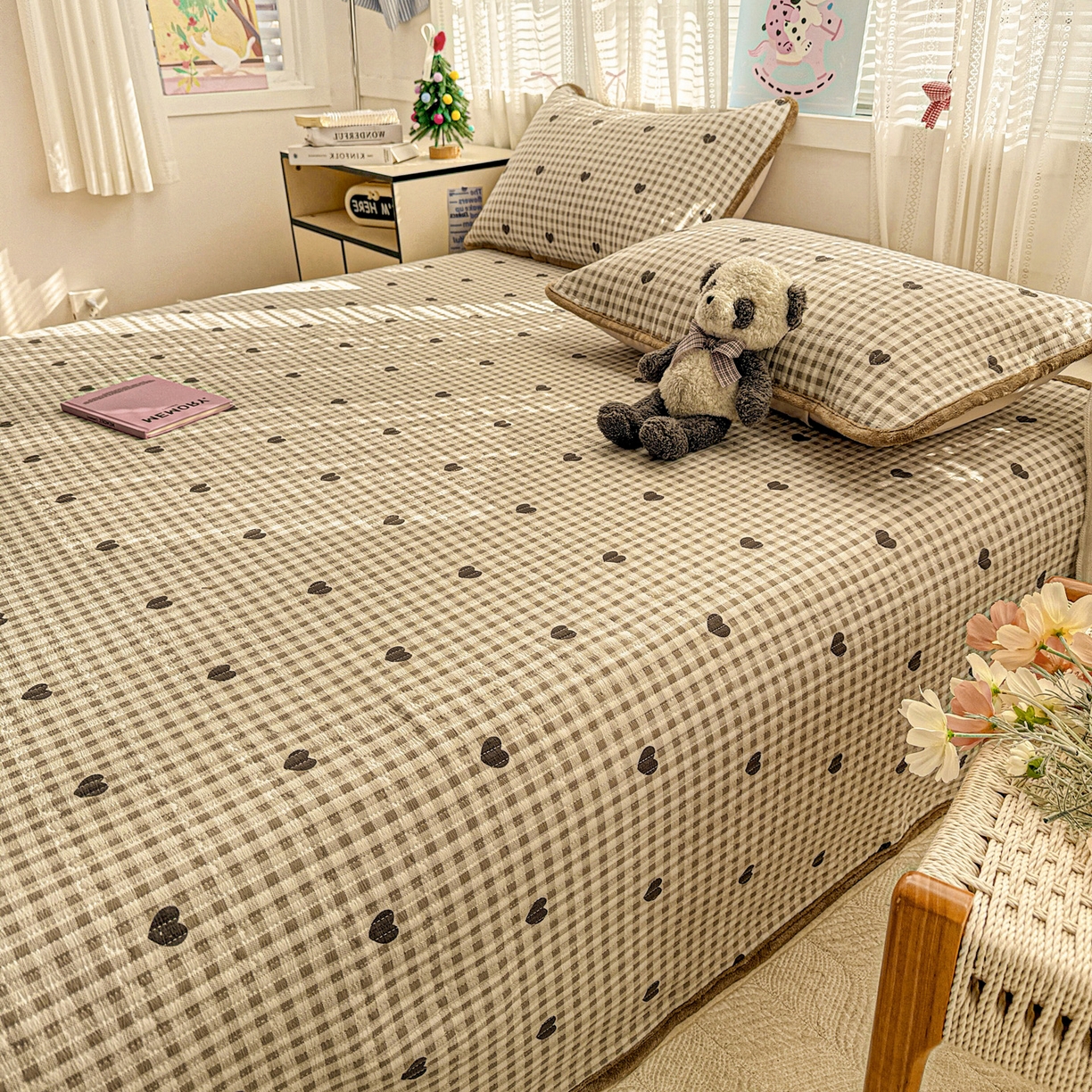 91家纺网 家纺一手货源 找家纺 恒尚居 2026新款A双层纱B牛奶绒床盖双面两用夹棉床单学生床垫床褥子 焦糖爱心【A双层纱-B牛奶绒】