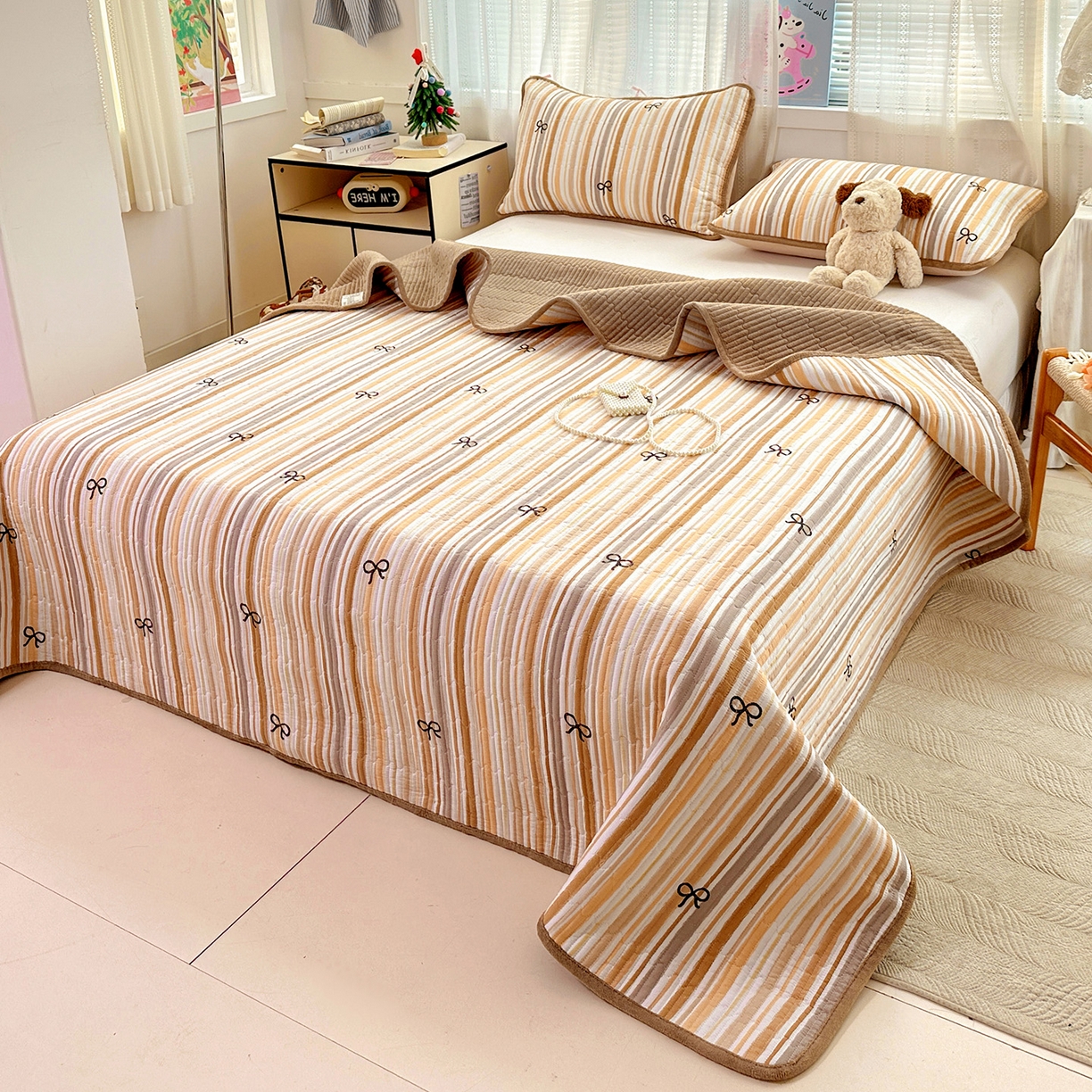 91家纺网 家纺一手货源 找家纺 恒尚居 2026新款A双层纱B牛奶绒床盖双面两用夹棉床单学生床垫床褥子 卡其蝴蝶结【A双层纱-B牛奶绒】