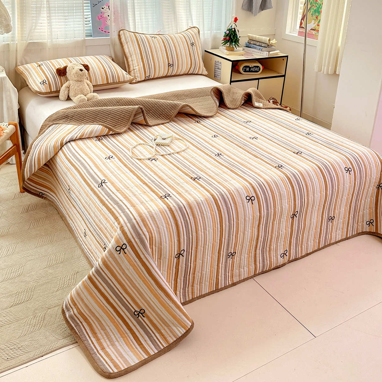 91家纺网 家纺一手货源 找家纺 恒尚居 2026新款A双层纱B牛奶绒床盖双面两用夹棉床单学生床垫床褥子 卡其蝴蝶结【A双层纱-B牛奶绒】