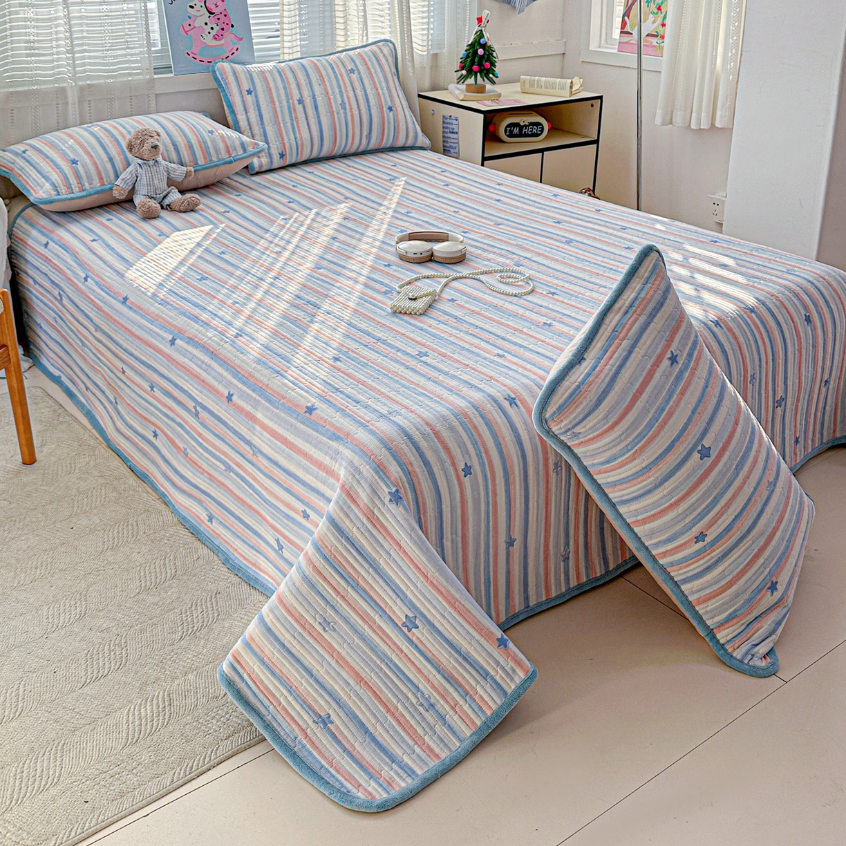 91家纺网 家纺一手货源 找家纺 恒尚居 2026新款A双层纱B牛奶绒床盖双面两用夹棉床单学生床垫床褥子 满天星【A双层纱-B牛奶绒】