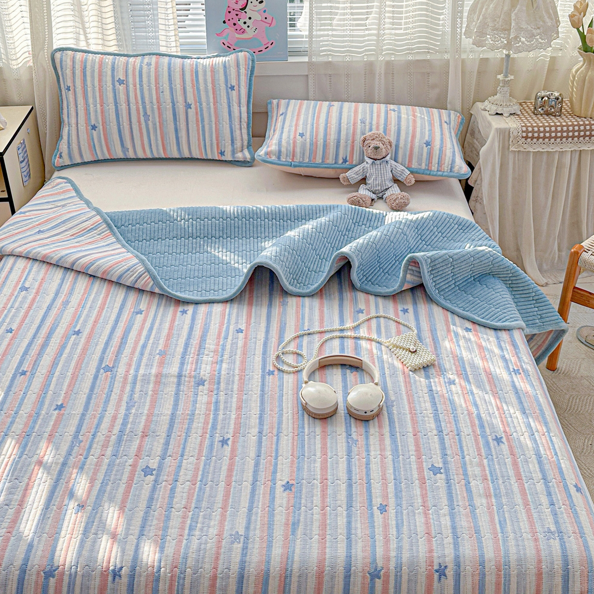 91家纺网 家纺一手货源 找家纺 恒尚居 2026新款A双层纱B牛奶绒床盖双面两用夹棉床单学生床垫床褥子 满天星【A双层纱-B牛奶绒】