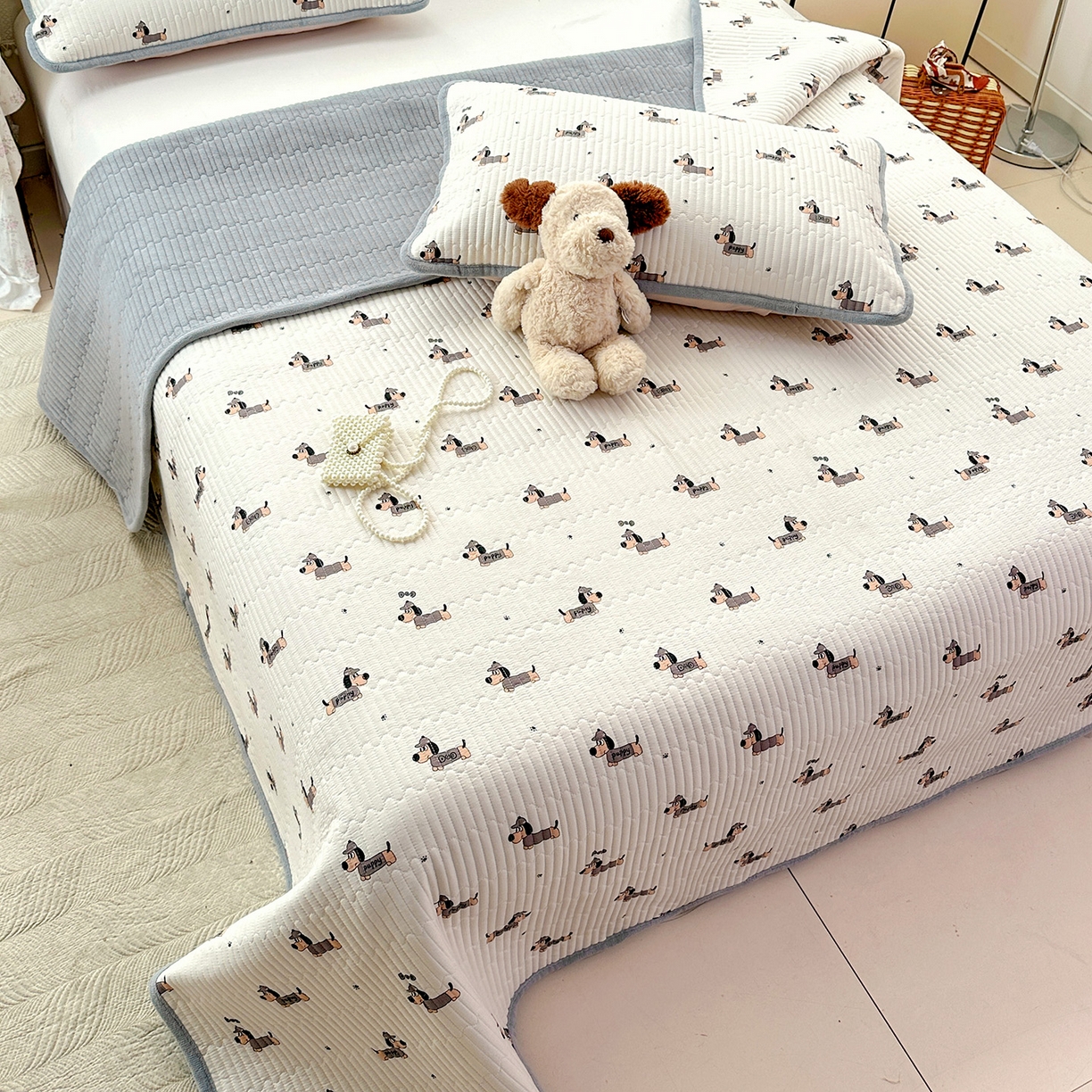 91家纺网 家纺一手货源 找家纺 恒尚居 2026新款A双层纱B牛奶绒床盖双面两用夹棉床单学生床垫床褥子 奇奇狗【A双层纱-B牛奶绒】