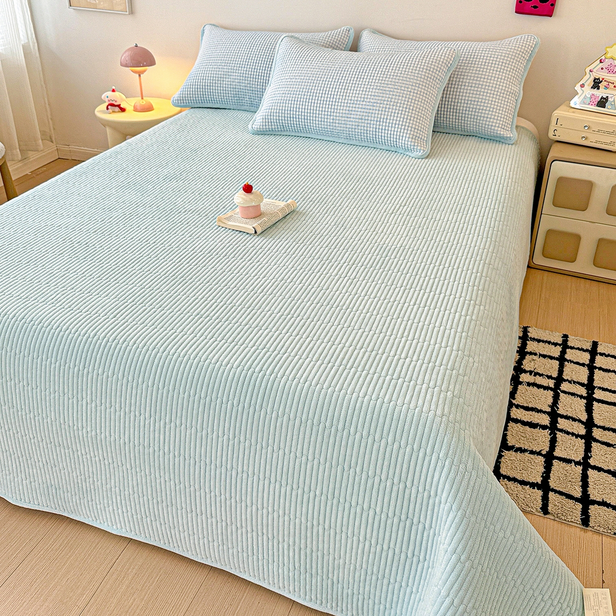 91家纺网 家纺一手货源 找家纺 恒尚居 2026新款A双层纱B牛奶绒床盖双面两用夹棉床单学生床垫床褥子 天蓝格【A双层纱-B牛奶绒】