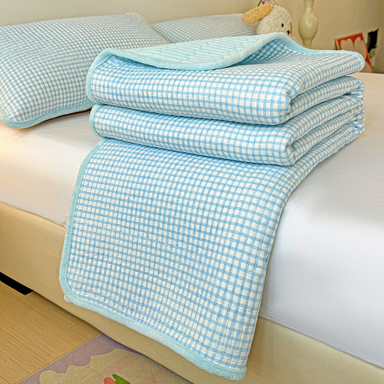 91家纺网 家纺一手货源 找家纺 恒尚居 2026新款A双层纱B牛奶绒床盖双面两用夹棉床单学生床垫床褥子 天蓝格【A双层纱-B牛奶绒】