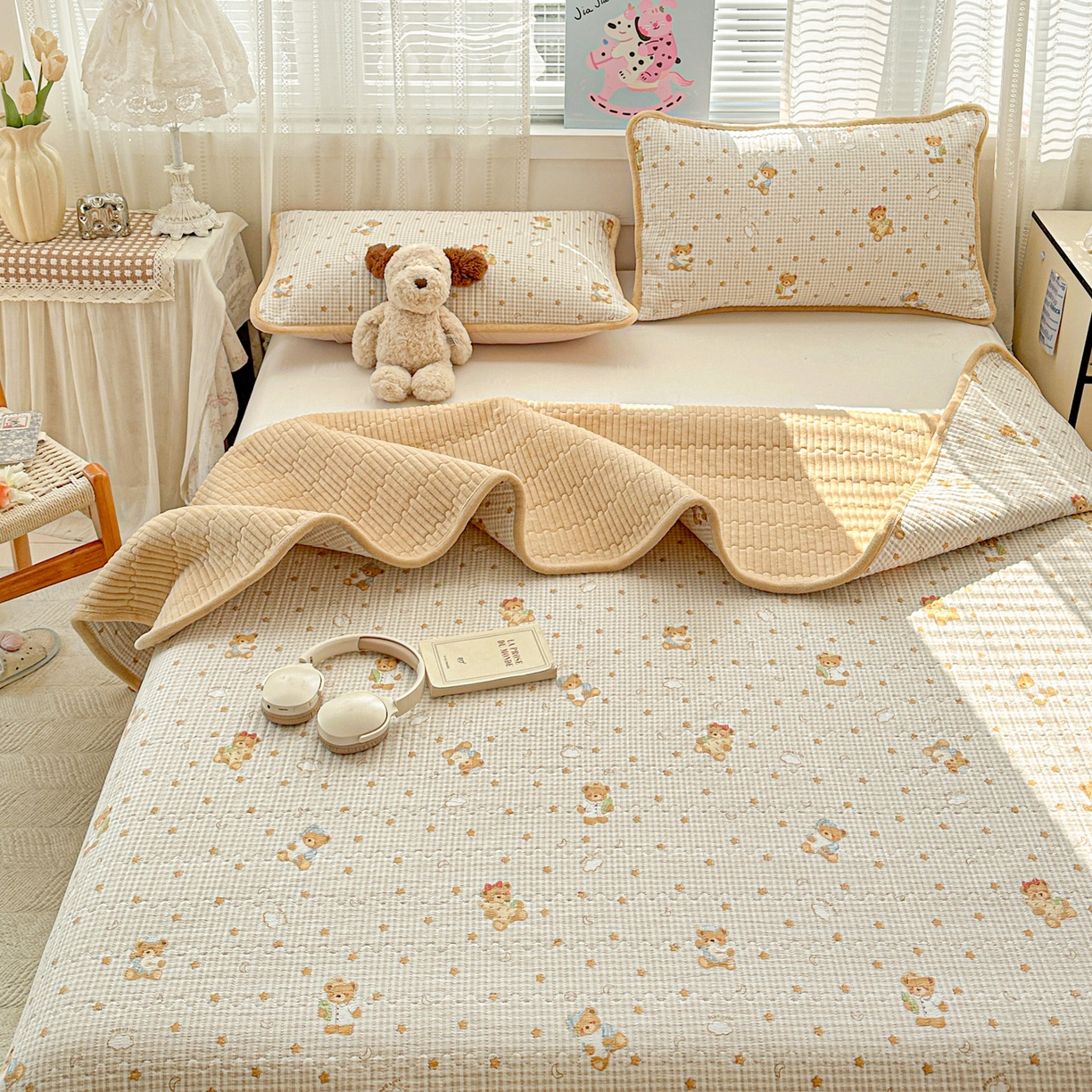 91家纺网 家纺一手货源 找家纺 恒尚居 2026新款A双层纱B牛奶绒床盖双面两用夹棉床单学生床垫床褥子 晚安小熊【A双层纱-B牛奶绒】