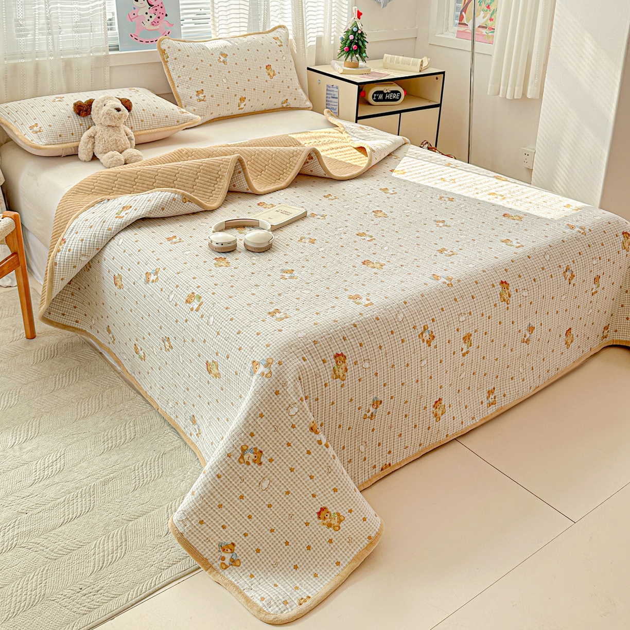 91家纺网 家纺一手货源 找家纺 恒尚居 2026新款A双层纱B牛奶绒床盖双面两用夹棉床单学生床垫床褥子 晚安小熊【A双层纱-B牛奶绒】