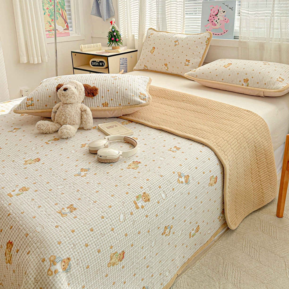 91家纺网 家纺一手货源 找家纺 恒尚居 2026新款A双层纱B牛奶绒床盖双面两用夹棉床单学生床垫床褥子 晚安小熊【A双层纱-B牛奶绒】