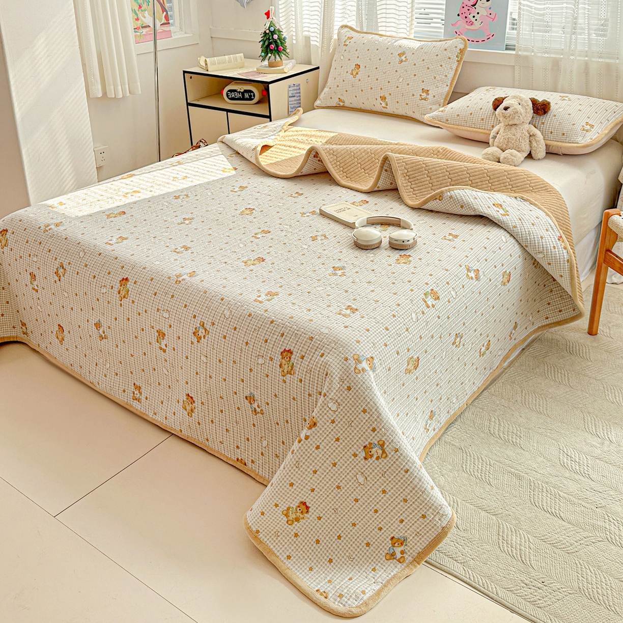 91家纺网 家纺一手货源 找家纺 恒尚居 2026新款A双层纱B牛奶绒床盖双面两用夹棉床单学生床垫床褥子 晚安小熊【A双层纱-B牛奶绒】