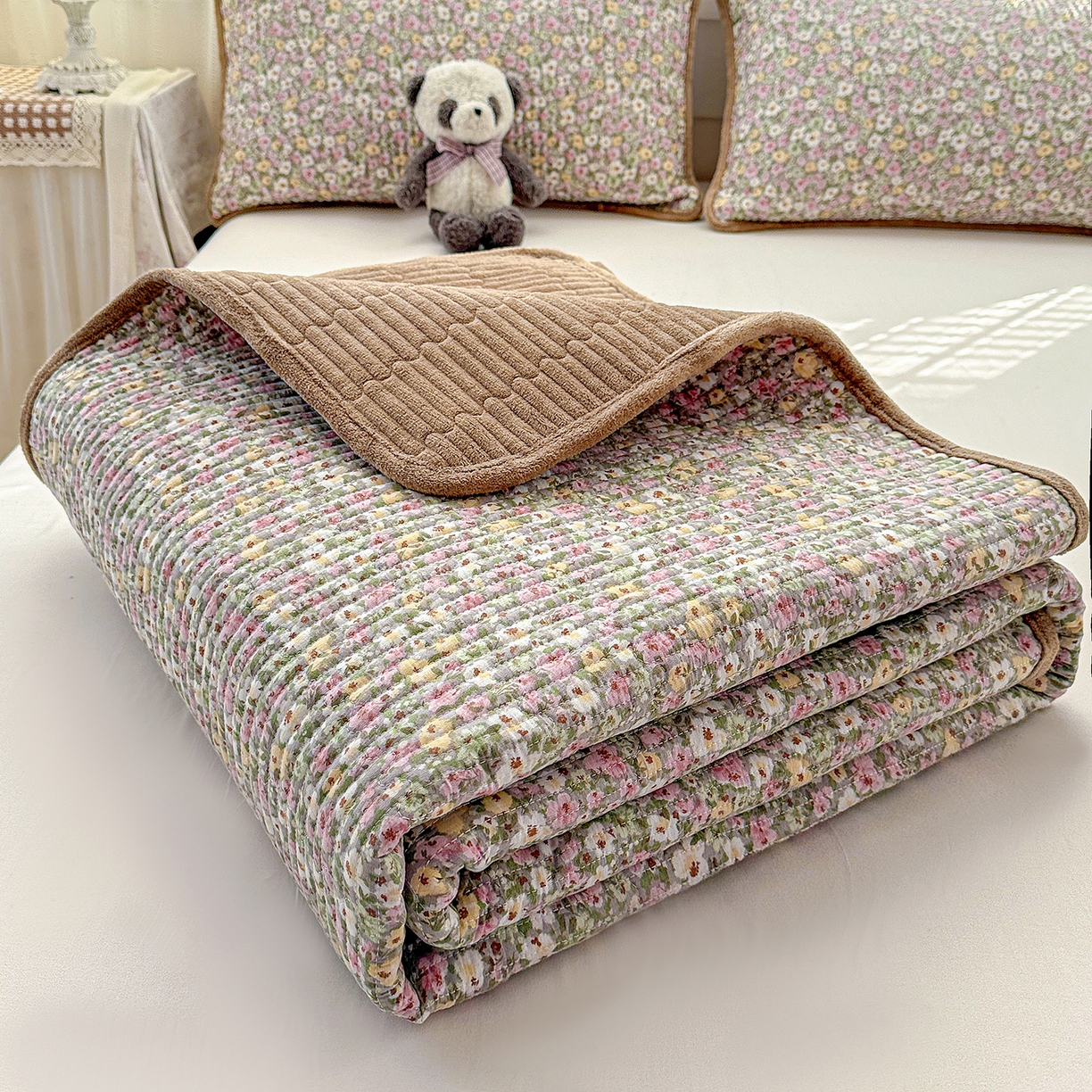 91家纺网 家纺一手货源 找家纺 恒尚居 2026新款A双层纱B牛奶绒床盖双面两用夹棉床单学生床垫床褥子 小碎花【A双层纱-B牛奶绒】