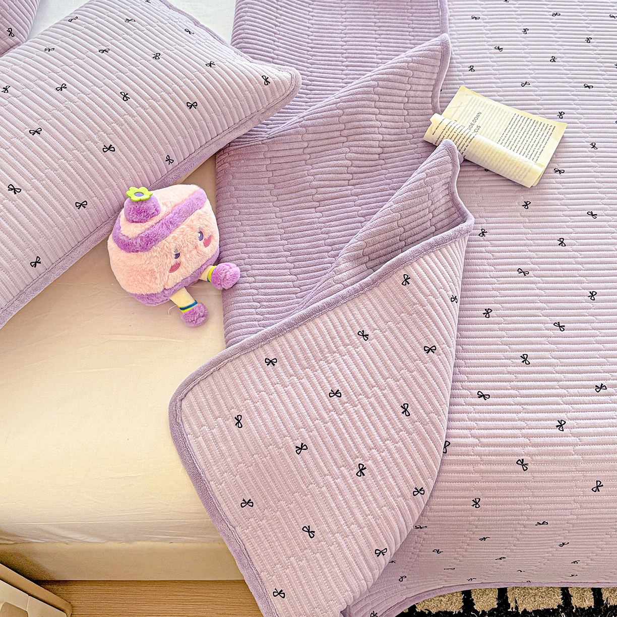 91家纺网 家纺一手货源 找家纺 恒尚居 2026新款A双层纱B牛奶绒床盖双面两用夹棉床单学生床垫床褥子 紫萱【A双层纱-B牛奶绒】