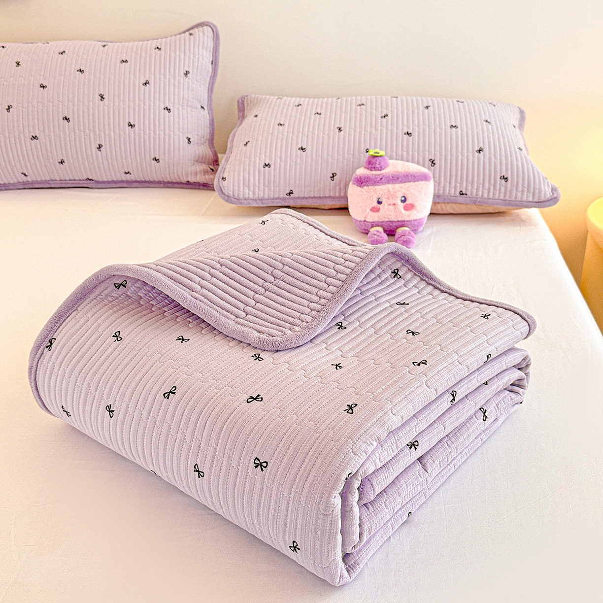 91家纺网 家纺一手货源 找家纺 恒尚居 2026新款A双层纱B牛奶绒床盖双面两用夹棉床单学生床垫床褥子 紫萱【A双层纱-B牛奶绒】