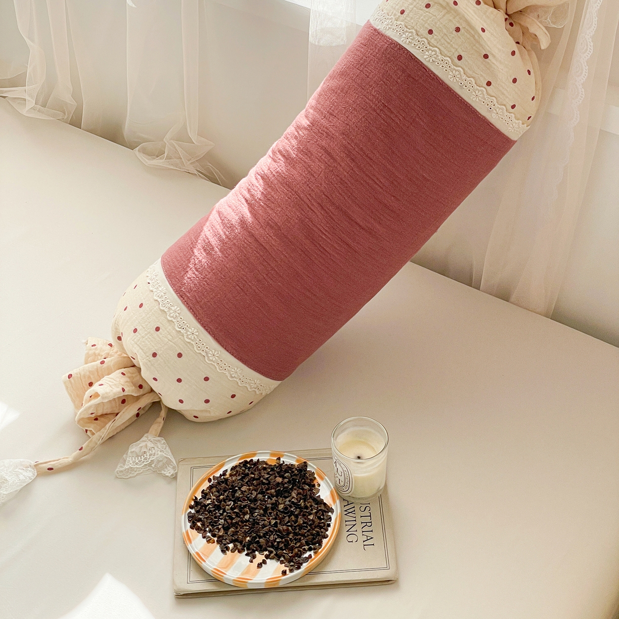 91家纺网 家纺一手货源 找家纺 亦帆枕芯 2025新款多功能枕糖果形荞麦颈椎抱枕透气新生儿侧睡枕枕头枕芯 豆沙-全棉糖果枕