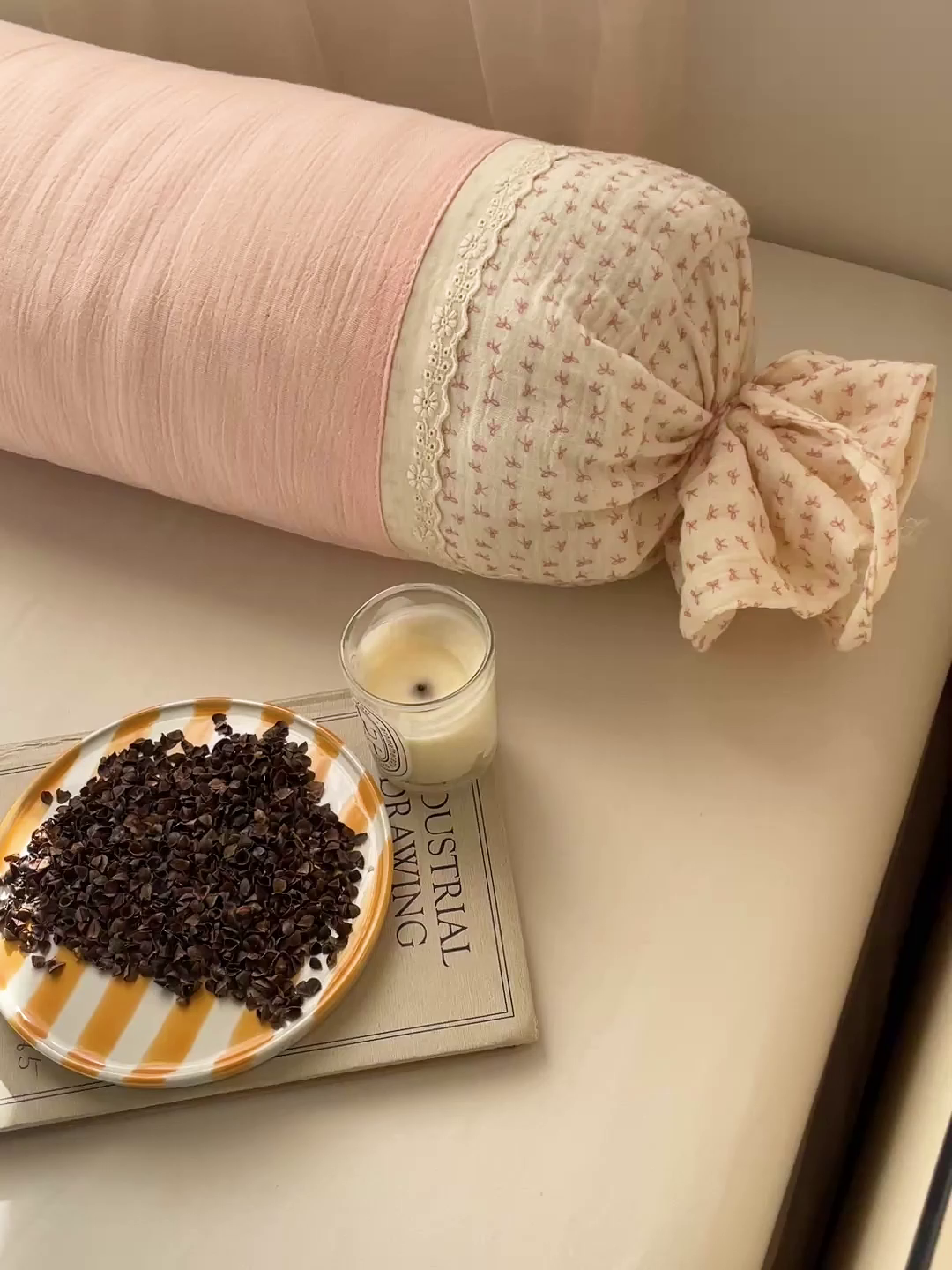 91家纺网 家纺一手货源 找家纺 亦帆枕芯 2025新款多功能枕糖果形荞麦颈椎抱枕透气新生儿侧睡枕枕头枕芯 淡粉-全棉糖果枕