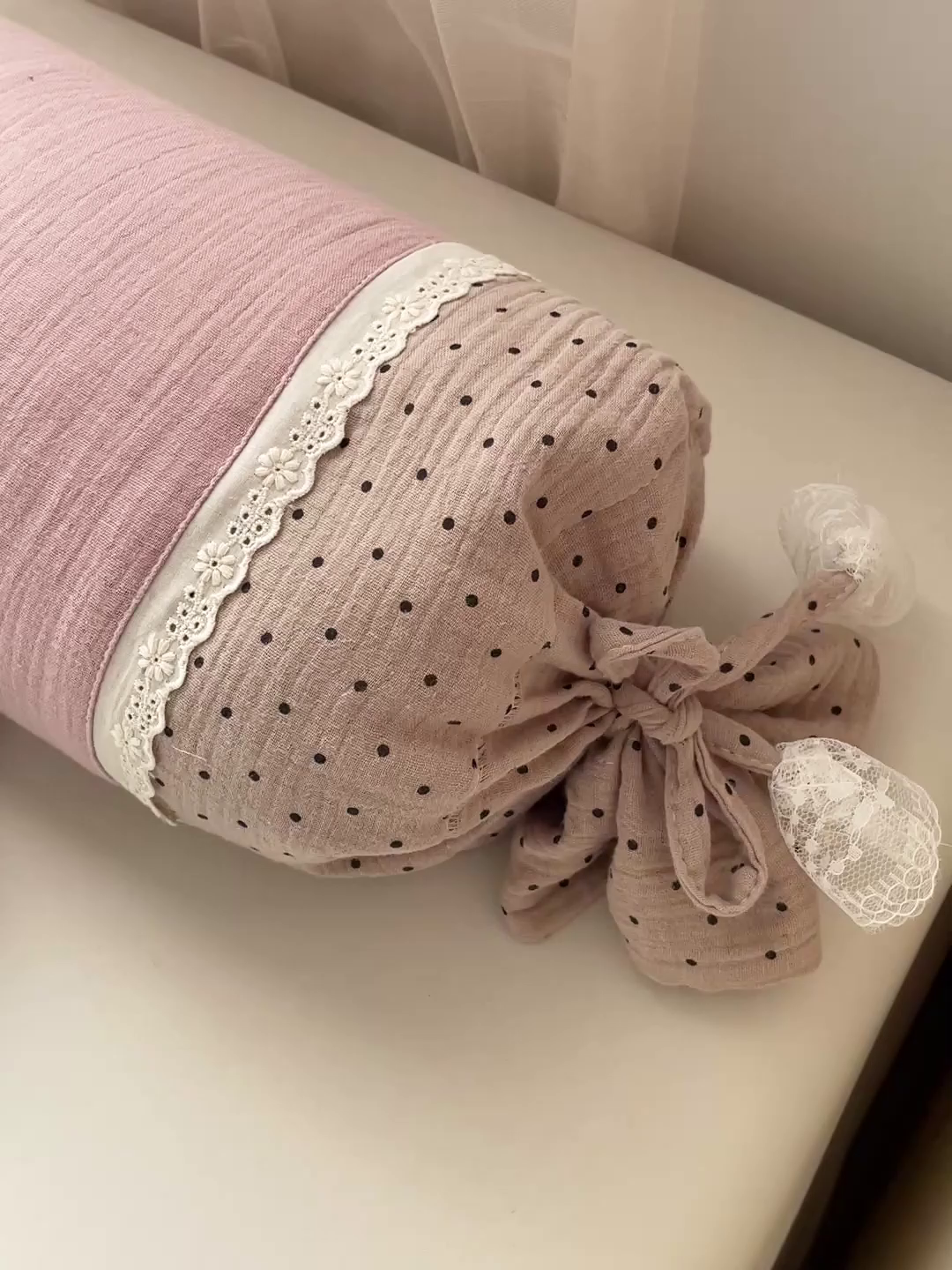 91家纺网 家纺一手货源 找家纺 亦帆枕芯 2025新款多功能枕糖果形荞麦颈椎抱枕透气新生儿侧睡枕枕头枕芯 樱花粉-全棉糖果枕