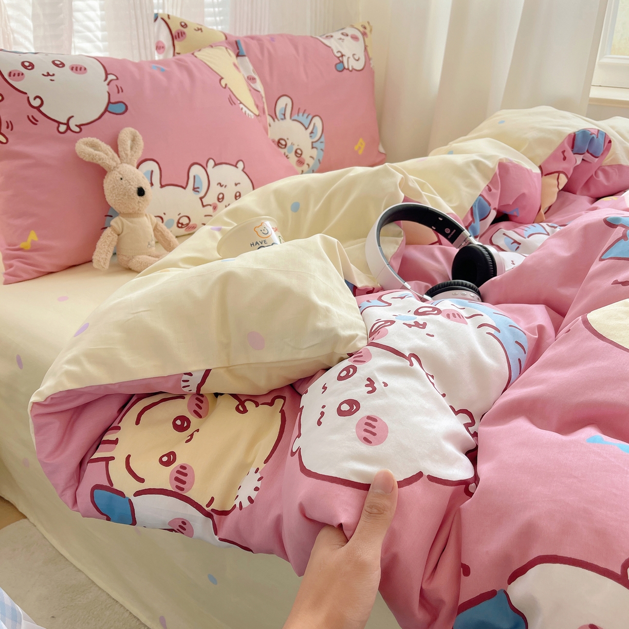 91家纺网 家纺一手货源 找家纺 耀悦家纺 2026新款正版授权吉伊卡哇全棉纯棉四件套单被套枕套 捣蛋莫莫咖