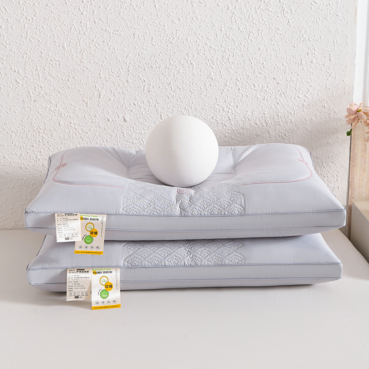 91家纺网 家纺一手货源 找家纺 （总）鼎晟纺 2025新款绣花款遇见锦鲤分区定型枕学生枕头成人枕芯