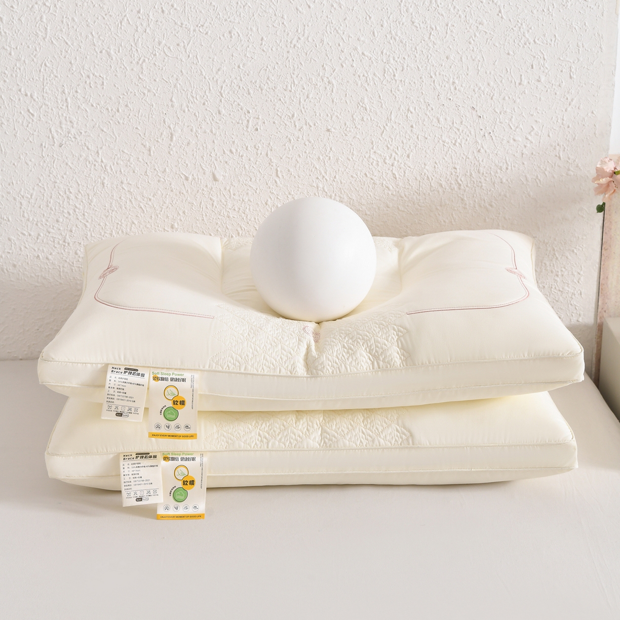 91家纺网 家纺一手货源 找家纺 鼎晟纺 2025新款绣花款遇见锦鲤分区定型枕学生枕头成人枕芯 遇见锦鲤-白色单只装