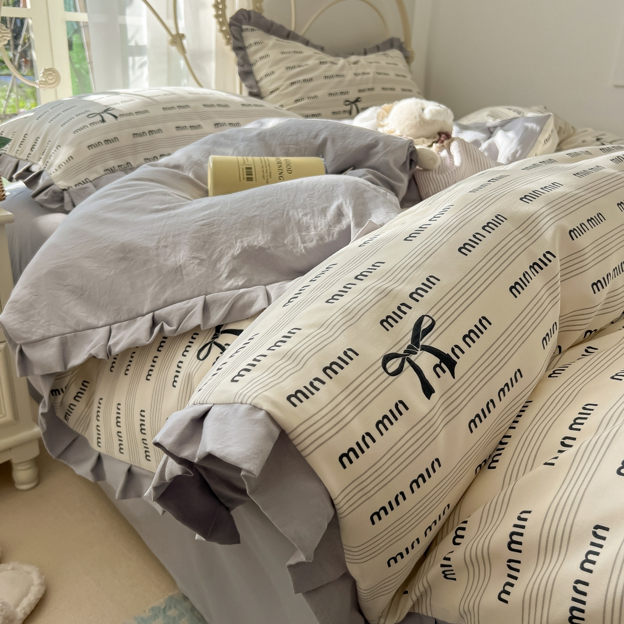 91家纺网 家纺一手货源 找家纺 韩巢家纺 2026新款花边款针织双层纱四件套 敏敏灰