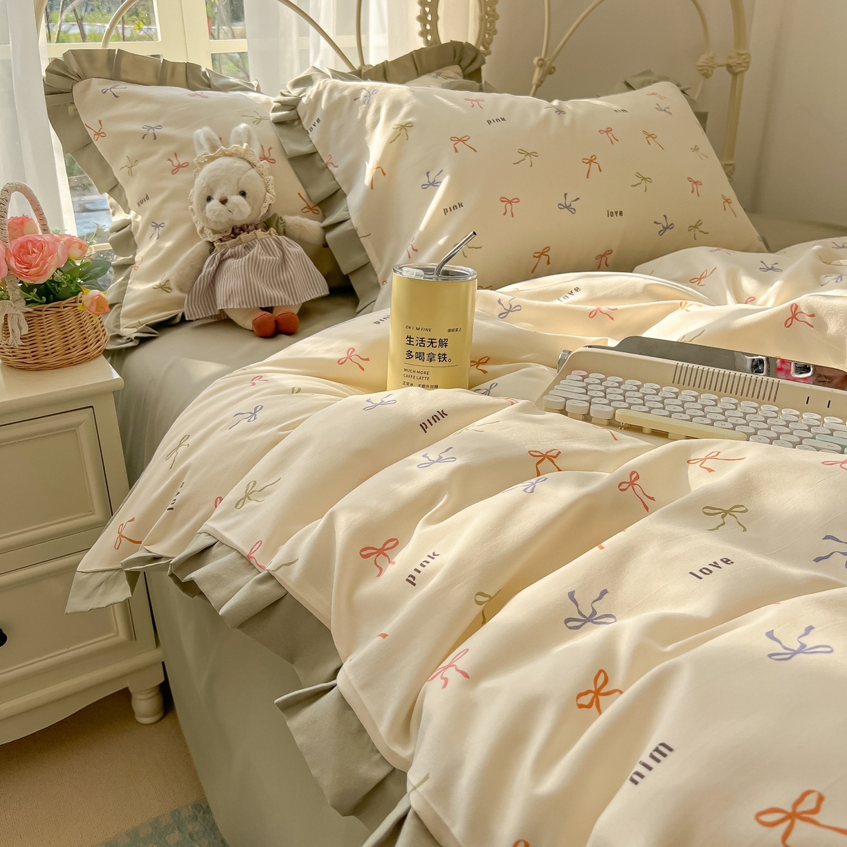 91家纺网 家纺一手货源 找家纺 韩巢家纺 2026新款花边款针织双层纱四件套 彩色蝴蝶结