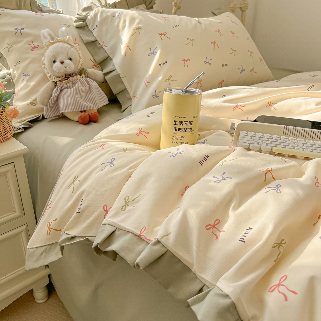 91家纺网 家纺一手货源 找家纺 韩巢家纺 2026新款花边款针织双层纱四件套 彩色蝴蝶结