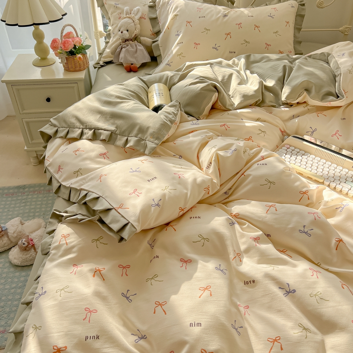 91家纺网 家纺一手货源 找家纺 韩巢家纺 2026新款花边款针织双层纱四件套 彩色蝴蝶结