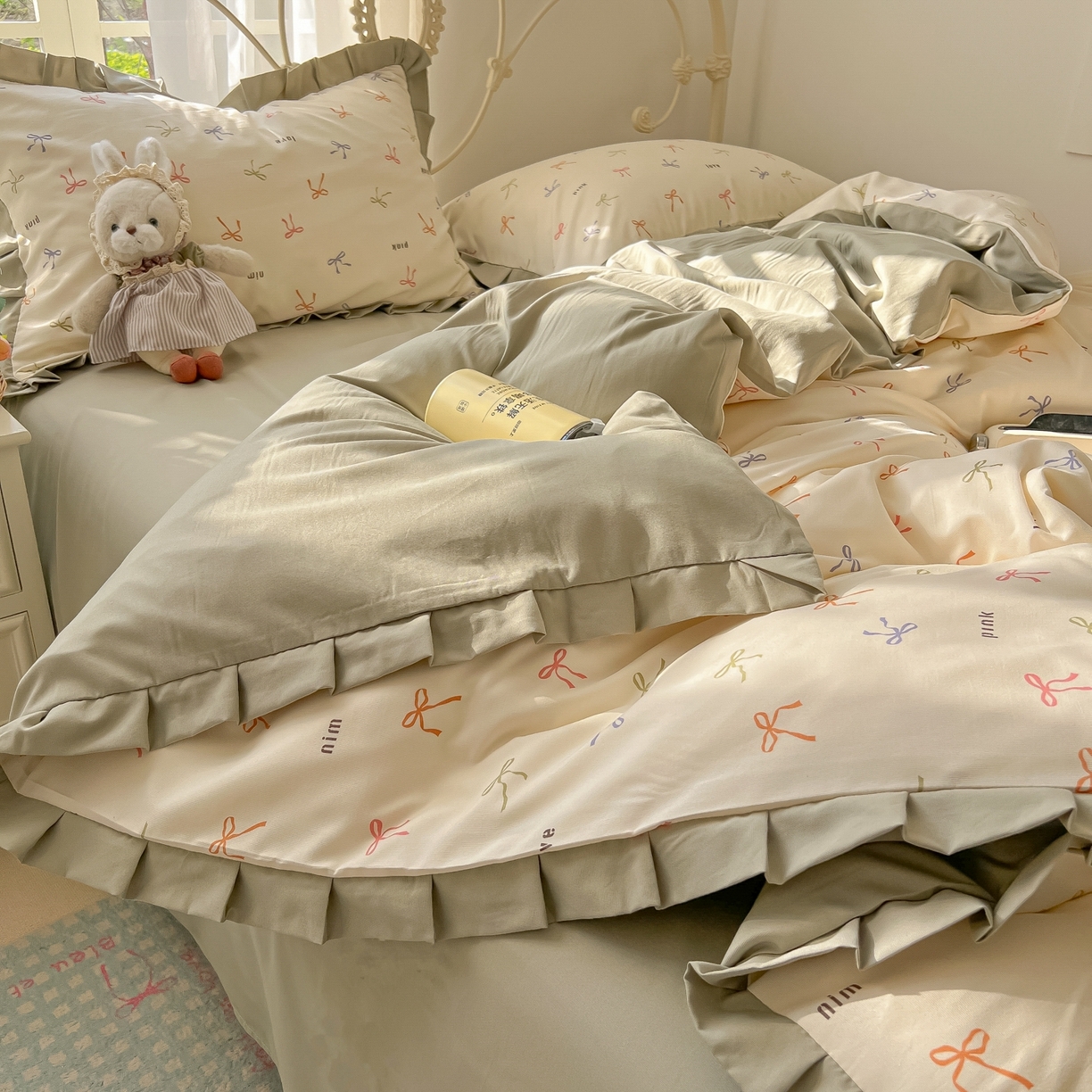 91家纺网 家纺一手货源 找家纺 韩巢家纺 2026新款花边款针织双层纱四件套 彩色蝴蝶结