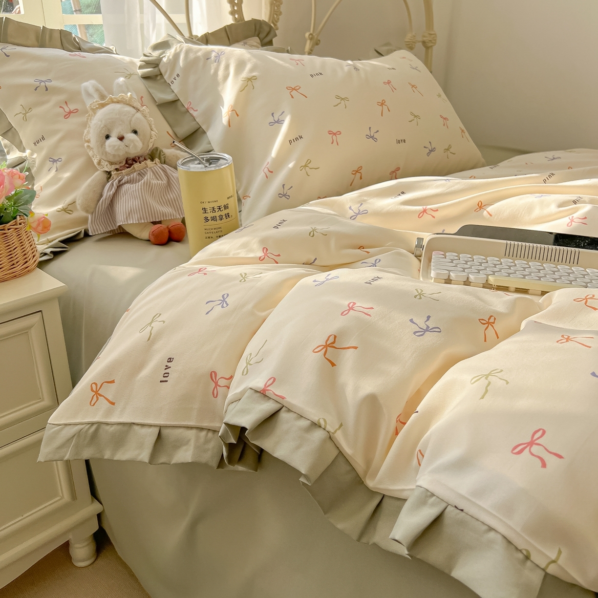 91家纺网 家纺一手货源 找家纺 韩巢家纺 2026新款花边款针织双层纱四件套 彩色蝴蝶结