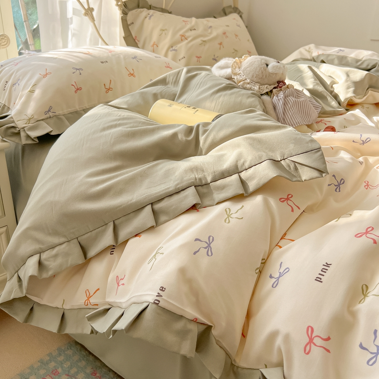 91家纺网 家纺一手货源 找家纺 韩巢家纺 2026新款花边款针织双层纱四件套 彩色蝴蝶结