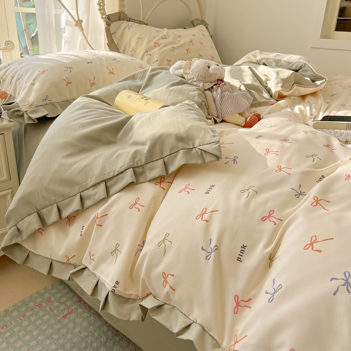 91家纺网 家纺一手货源 找家纺 韩巢家纺 2026新款花边款针织双层纱四件套 彩色蝴蝶结