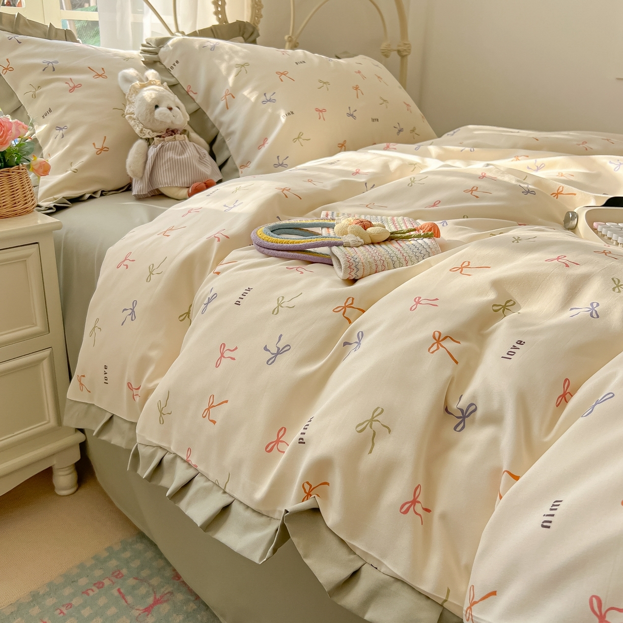 91家纺网 家纺一手货源 找家纺 韩巢家纺 2026新款花边款针织双层纱四件套 彩色蝴蝶结