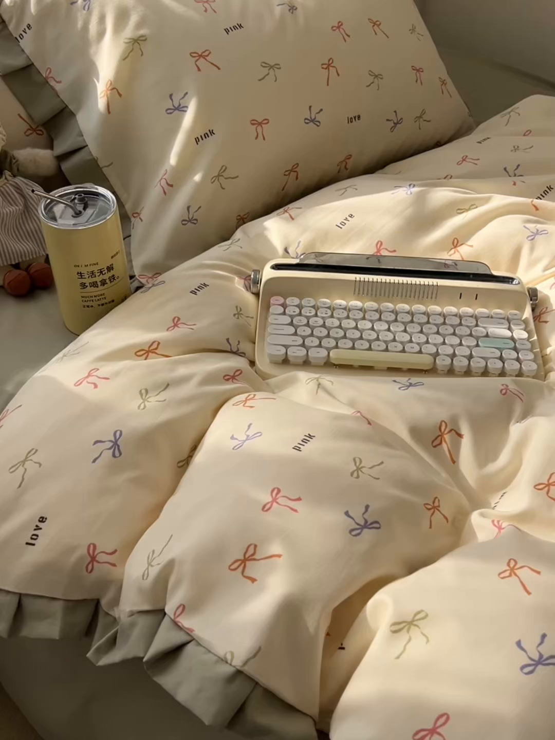 91家纺网 家纺一手货源 找家纺 韩巢家纺 2026新款花边款针织双层纱四件套 彩色蝴蝶结