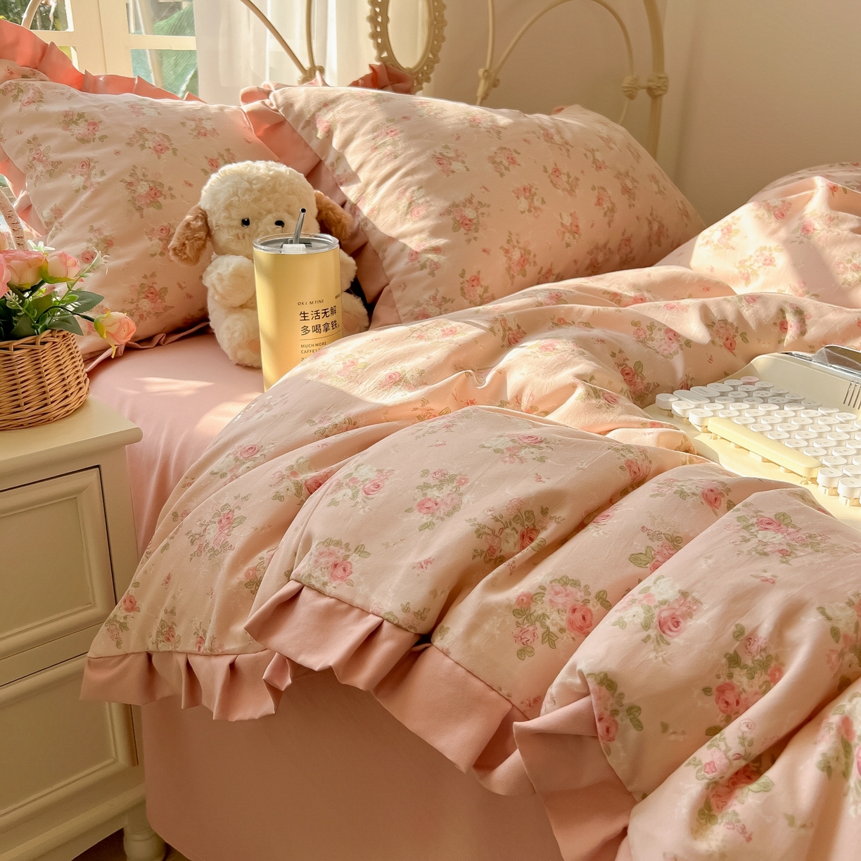 91家纺网 家纺一手货源 找家纺 韩巢家纺 2026新款花边款针织双层纱四件套 春和豆沙