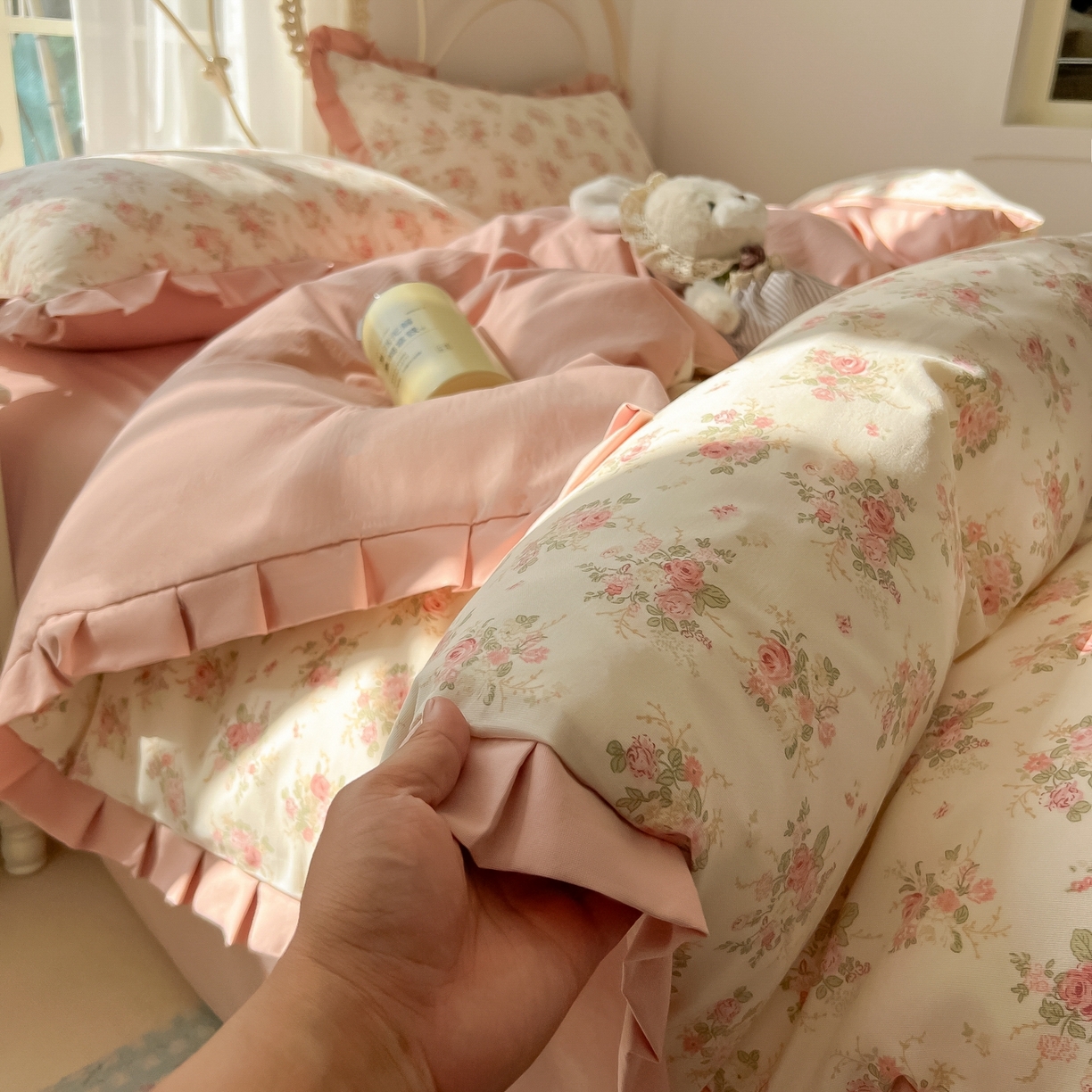 91家纺网 家纺一手货源 找家纺 韩巢家纺 2026新款花边款针织双层纱四件套 春和米