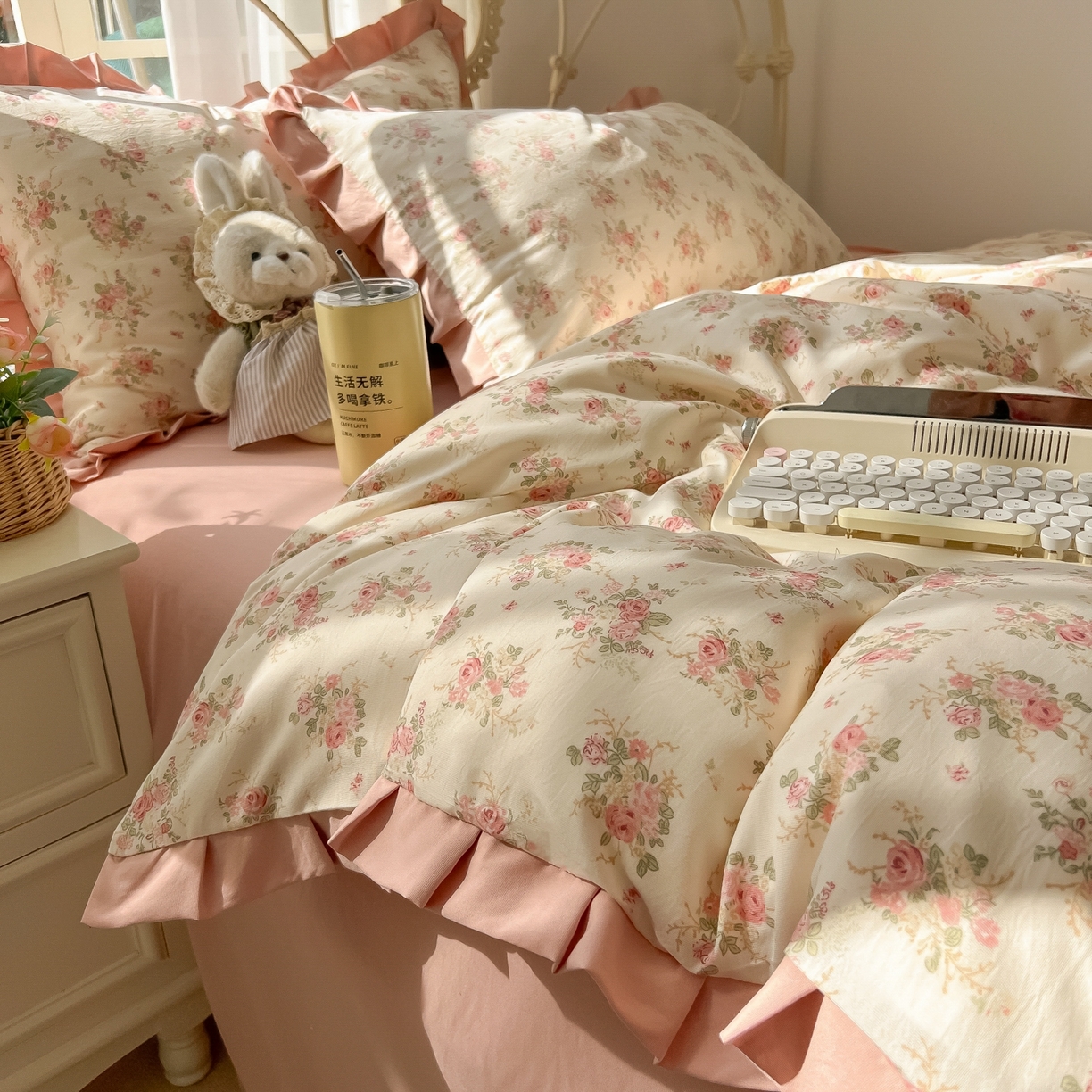 91家纺网 家纺一手货源 找家纺 韩巢家纺 2026新款花边款针织双层纱四件套 春和米