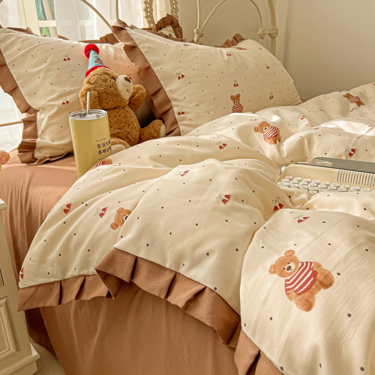 91家纺网 家纺一手货源 找家纺 韩巢家纺 2026新款花边款针织双层纱四件套 叮当熊