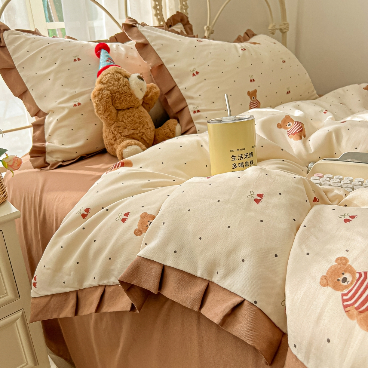 91家纺网 家纺一手货源 找家纺 韩巢家纺 2026新款花边款针织双层纱四件套 叮当熊