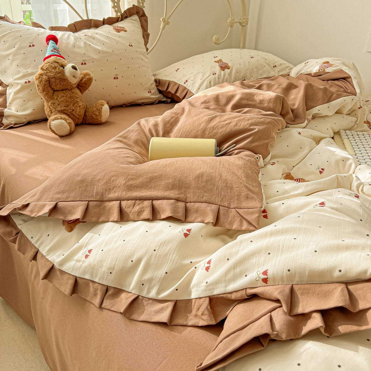 91家纺网 家纺一手货源 找家纺 韩巢家纺 2026新款花边款针织双层纱四件套 叮当熊