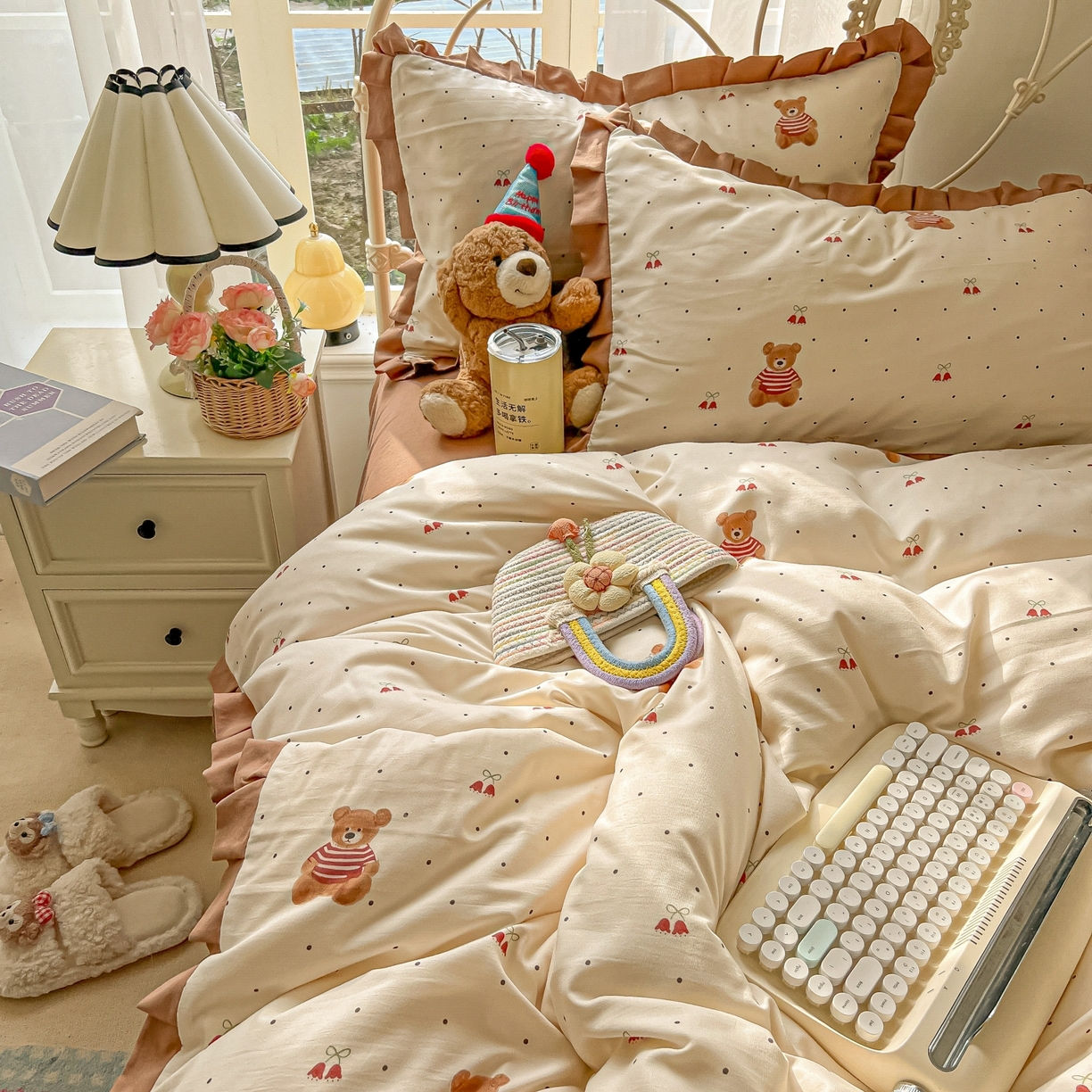 91家纺网 家纺一手货源 找家纺 韩巢家纺 2026新款花边款针织双层纱四件套 叮当熊