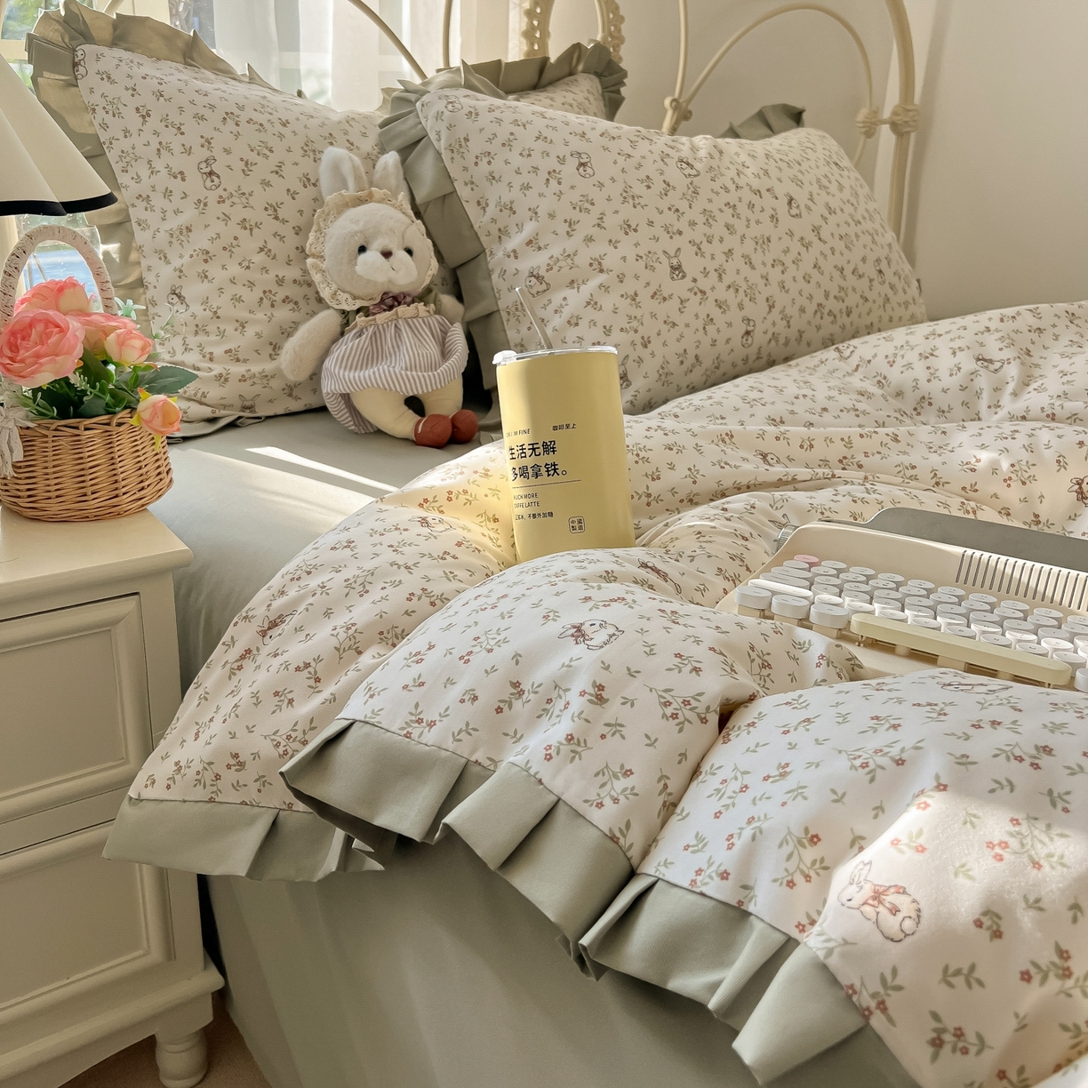 91家纺网 家纺一手货源 找家纺 韩巢家纺 2026新款花边款针织双层纱四件套 花田薇