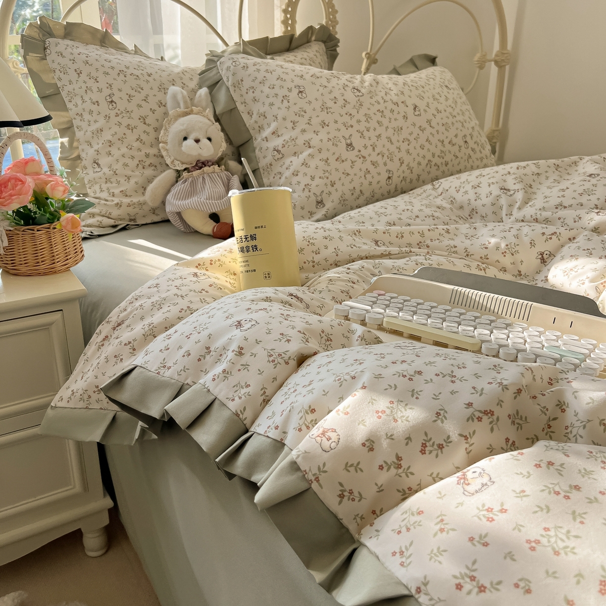 91家纺网 家纺一手货源 找家纺 韩巢家纺 2026新款花边款针织双层纱四件套 花田薇