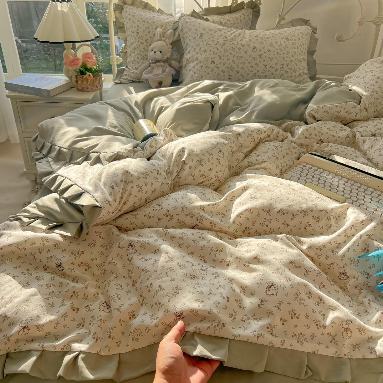 91家纺网 家纺一手货源 找家纺 韩巢家纺 2026新款花边款针织双层纱四件套 花田薇