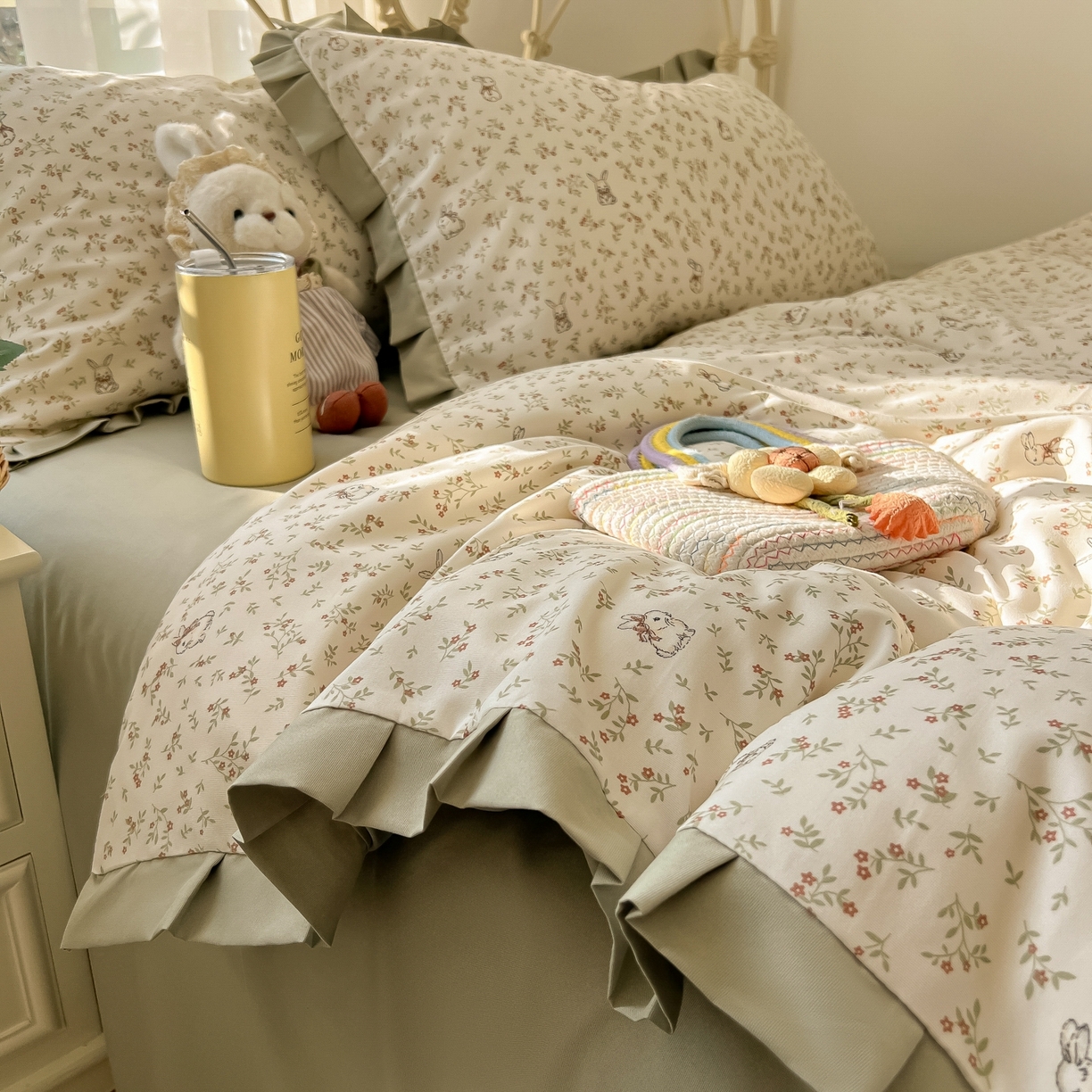 91家纺网 家纺一手货源 找家纺 韩巢家纺 2026新款花边款针织双层纱四件套 花田薇