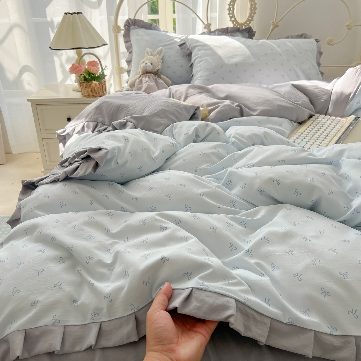 91家纺网 家纺一手货源 找家纺 韩巢家纺 2026新款花边款针织双层纱四件套 可爱多兰