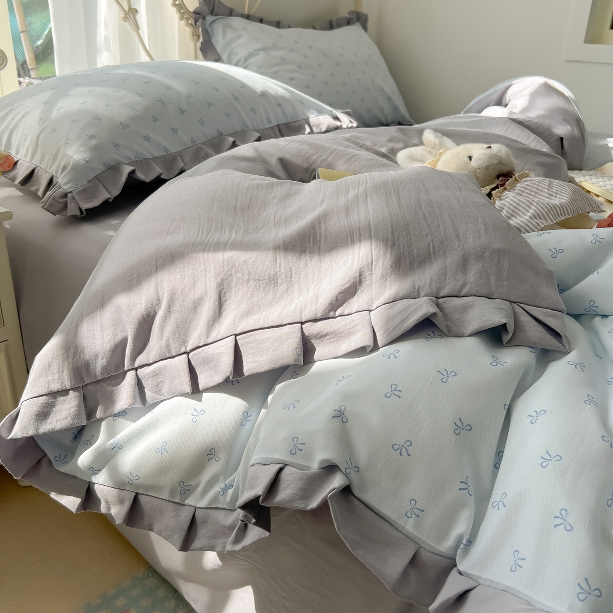 91家纺网 家纺一手货源 找家纺 韩巢家纺 2026新款花边款针织双层纱四件套 可爱多兰