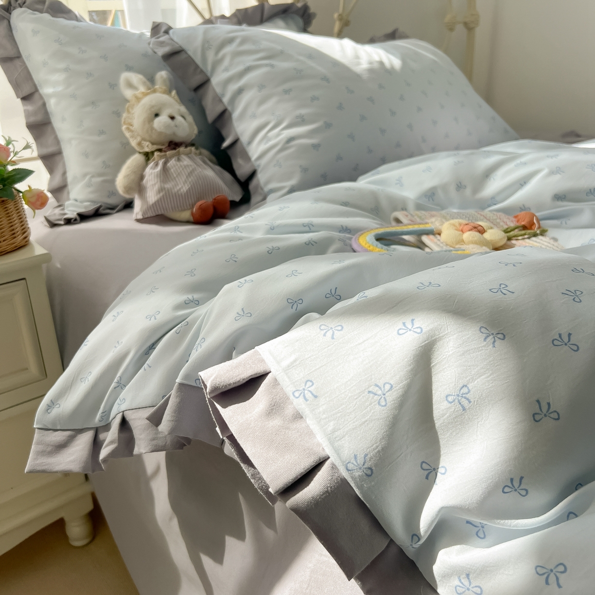 91家纺网 家纺一手货源 找家纺 韩巢家纺 2026新款花边款针织双层纱四件套 可爱多兰