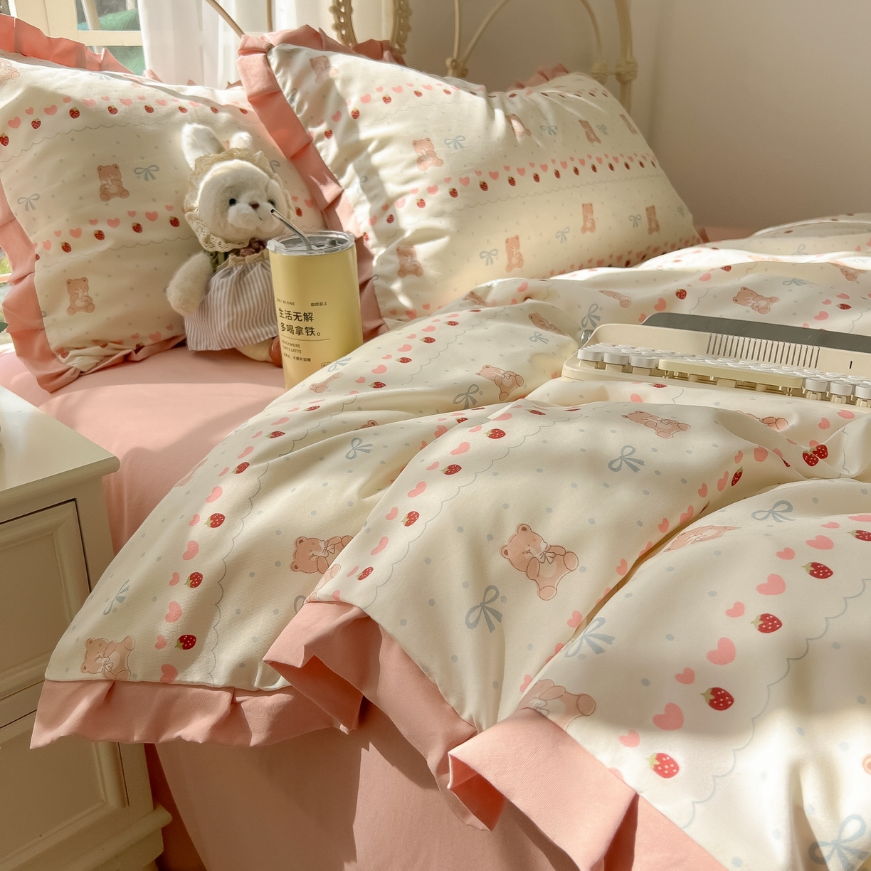 91家纺网 家纺一手货源 找家纺 韩巢家纺 2026新款花边款针织双层纱四件套 可爱熊